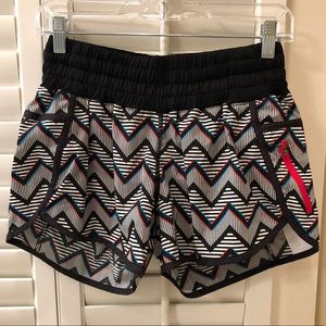 Lululemon Seawheeze Tracker Short II